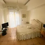 House Fox * Nápoly